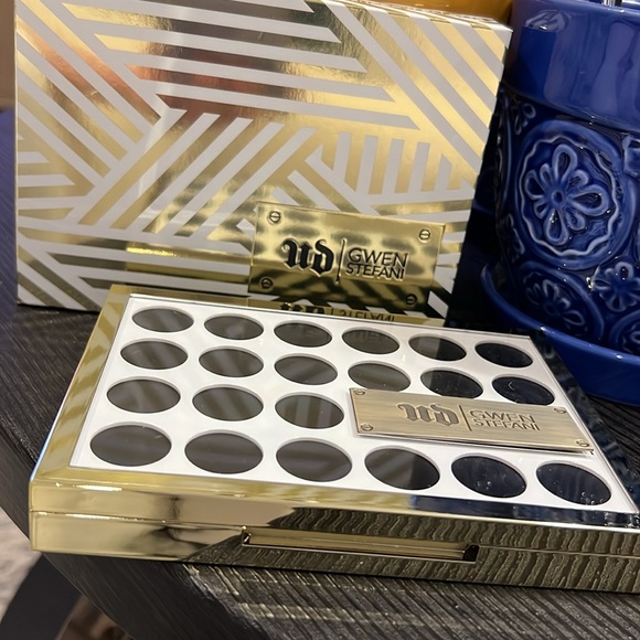 Urban Decay Gwen Stefani Palette - BNIB - Limited Edition - STUNNING 💕💄 - Picture 2 of 4